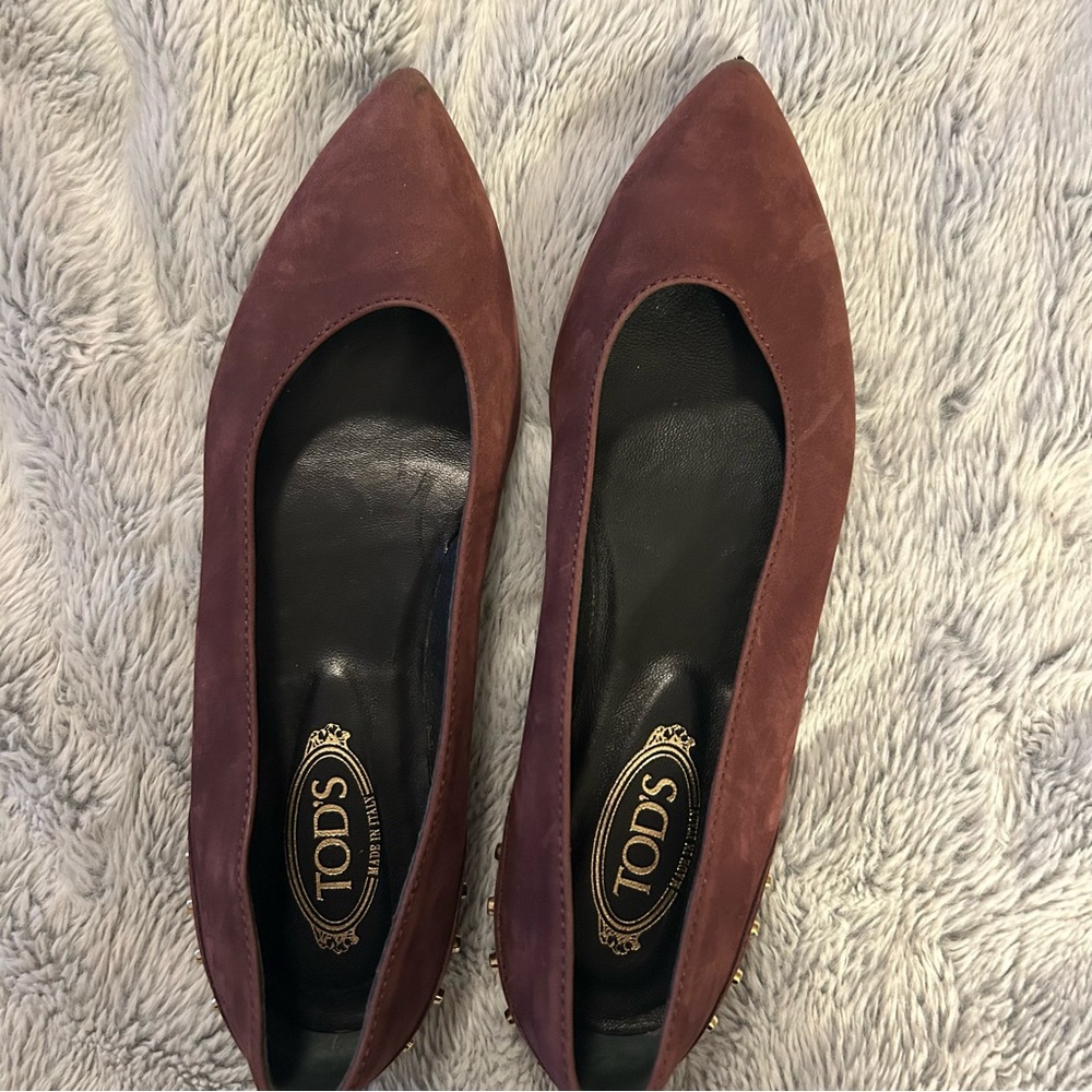 Tod's Women's Burgundy Suede Ballet flat